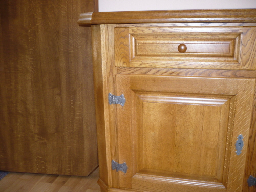Ezimmerschrank